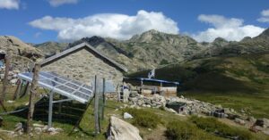 Sistemas Autónomos (Off-Grid) y Sistemas Híbridos